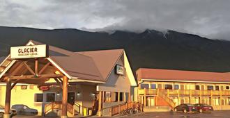 Glacier Basecamp Lodge - Columbia Falls - Gebäude