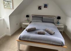 Newly refurbished beautiful 3 bedroom cottage; Loch Lomond - Balloch - Slaapkamer