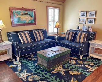 Cabana I: Perfect getaway for two that offers a shared pool. - Ocracoke - Sala de estar