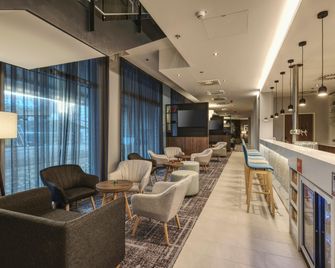 Hampton by Hilton Stuttgart City Centre - Stuttgart - Lobby