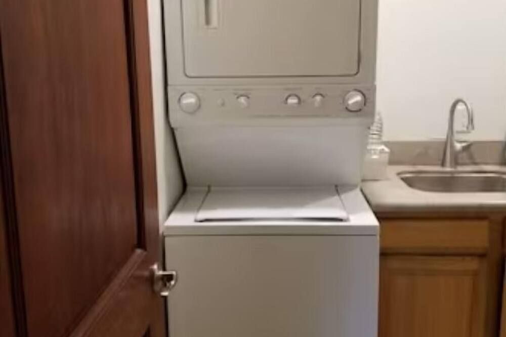 Spacious studio in luxe Brentwood West LA neighborhood - לוס אנג'לס - מתקן כביסה