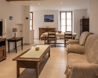 Apartment for 4 people in Guillaumes Résidence Reine jeanne - Guillaumes - Wohnzimmer
