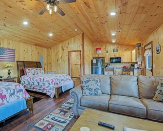 Don's Den Riverfront cabin on the South Holston River - Bristol (Tennessee) - Huiskamer
