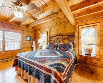 Secluded cabin with mountain views, fire pit & billiards - Sylva - Bedroom