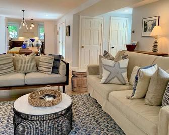 Classic Downtown Property - Vineyard Haven - Living room