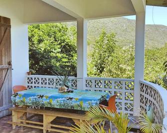 relaxing atmosphere, isolated at the foot of the mountain - La Desirade - Balcon