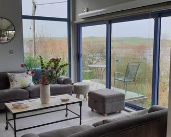  Stylish House minutes from Sandy Beaches - Salcombe - Living room