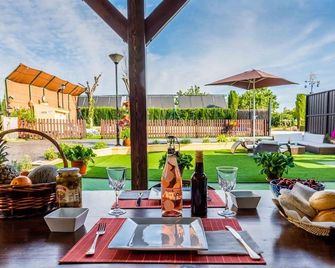 Casa Los Frailecillos Villanueva del Trabuco by Ruralidays - Villanueva del Trabuco - Restaurant