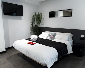 ماد رومز - مدريد - غرفة نوم