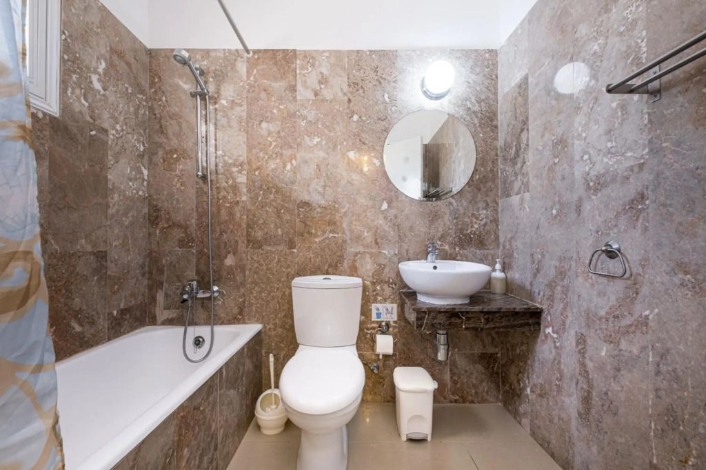 أنايس باي هوتل