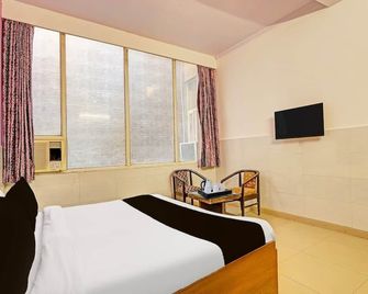 Deluxe Hotel Dhruv - Rewāri - Bedroom