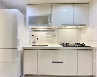 Tamsui Ocean Homestay Tamsui Dist. New Taipei. 2bedroom 2beds condo in welcome . - Tamsui District - Kitchen