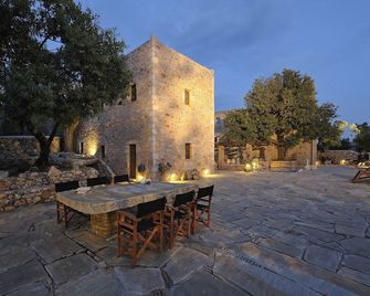 Citta dei Nicliani - Kiparissos - Innenhof