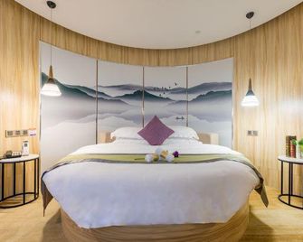 Q Hotel - Jiangmen - Bedroom