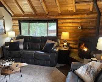Little Cabin in the Woods. - Post Falls - Living room