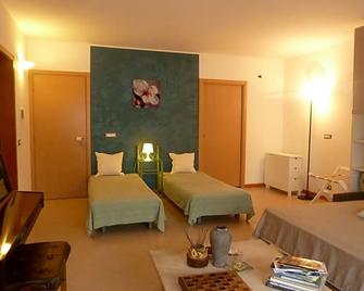 B&B Al 258 - Santa Teresa di Riva - Habitación