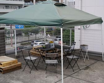 Bonfire Hostel Osaka - Osaka - Patio