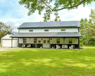 3 Mi to Shenango Lake! Dusk-to-dawn Barndominium - Hermitage - Edificio