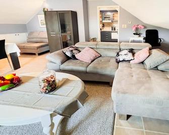 Modern Loft with 2 bedrooms near Sint Truiden - Herck-la-Ville - Salon