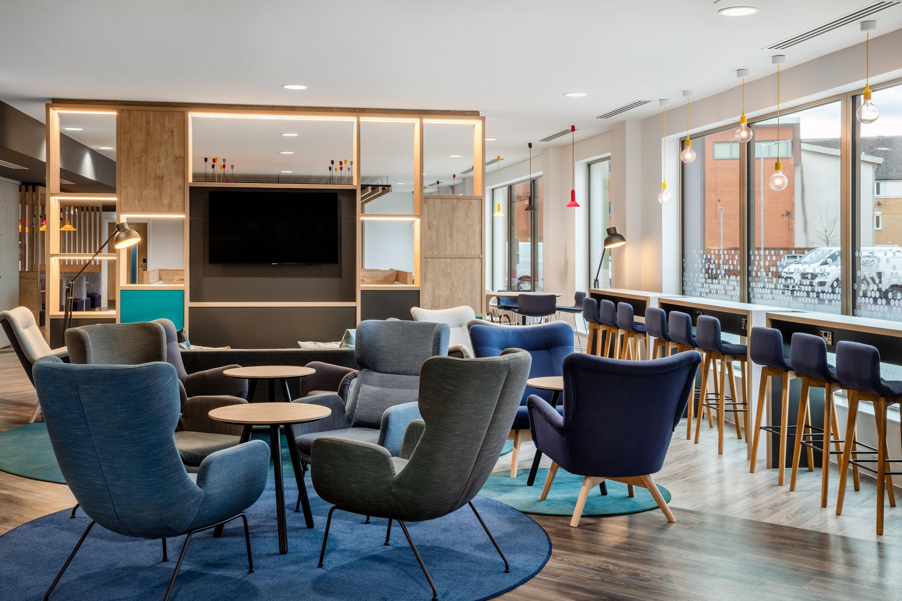 Holiday Inn Express Cambridge West - Cambourne By IHG - קיימברידג' - טרקלין