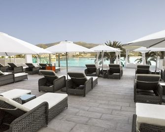 هوتل سيرامار كومودورو بلايا - بالما نوفا - شرفة مرصوفة