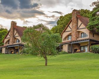 Pine Lake Inn - White River - Building