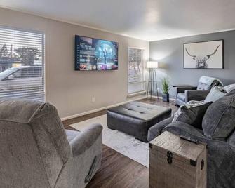 Hoff Gardens 11 - 2br 2ba - Downtown Lubbock - Lubbock - Living room