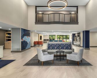 Holiday Inn Express Fayetteville - Fort Bragg By IHG - Fayetteville - Lobby