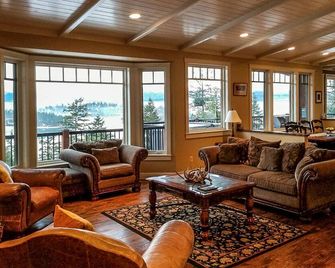 Bella Vista Overlooking Beautiful Flathead Lake With Great Panoramic Views! - Somers - Living room