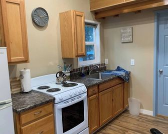 #20 Tranquil Pines Tiny Houses - Oldtown - Kitchen