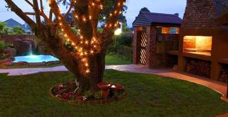 Treetops Guesthouse - Puerto Elizabeth