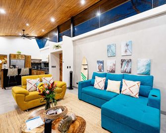 08 min from Tamarindo Beach/private pool - Marbella - Sala de estar