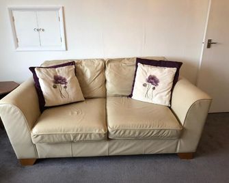 A Home from Home - Ascot - Huiskamer