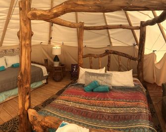 Tipi Retreat w/Free Hot Springs Day Pass - Thermopolis - Ložnice
