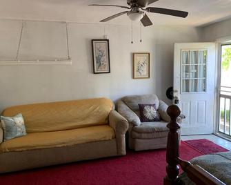 Va beach zen studio C - Virginia Beach - Living room