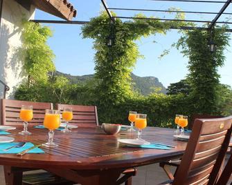 Bed and breakfast Part des Anges up to 4 people - Bragassargues - Patio