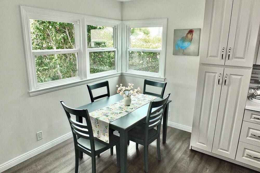 جرين بيلت جيست هاوس - لونغ بيتش - غرفة طعام