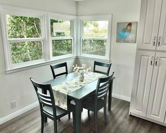 Greenbelt Guesthouse - Long Beach - Comedor