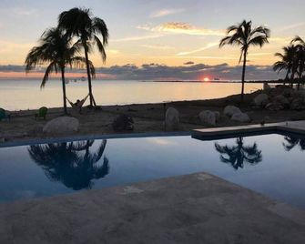 Goldeneye- Beach Villa With Dock - Freeport - Pool