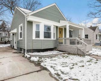 2BR Near Beaumont and Downtown Berkley Sleeps 6 - Berkley - Edificio