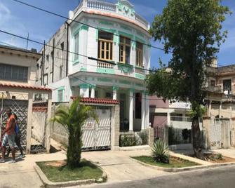 Hostal Máximo Y Mirella - Havana - Building
