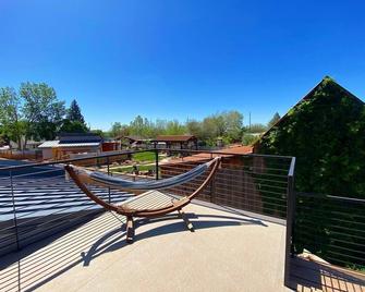 Swim & Stargaze In Kanab! Timber + Tin H 2br 2ba, Resort Pool & Hot Tub - Kanab