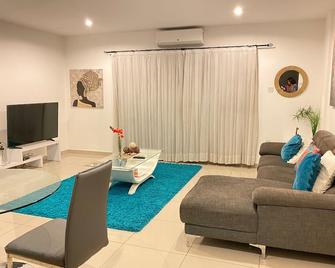 Immaculate 1-bed Apartment in the Heart of Accra - Accra - Living room