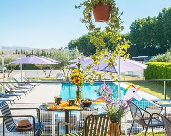 ibis Styles Pertuis Portes du Luberon - Pertuis - Edificio