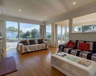 All Seasons Escape - Rotorua - Salon