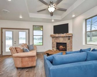 Lakeside Getaway #3 near Canton Trade Days - Lindale - Huiskamer