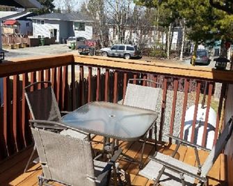 Wild North Bed & Rest - Whitehorse - Balkon