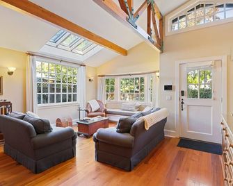 Luxury Home Next to Stanford University - Stanford - Living room