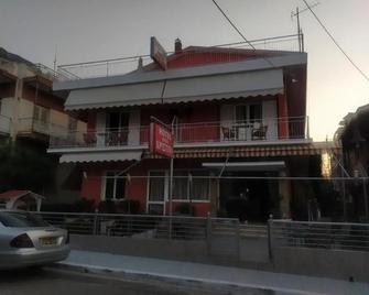 Anna Christina - Kamena Vourla - Bâtiment