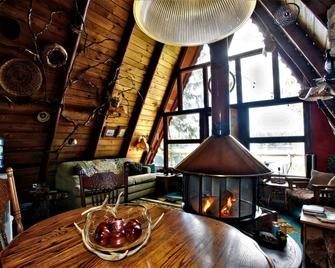Beautiful Waterfront Hideaway at Sacheen Lake - Newport - Restaurante
